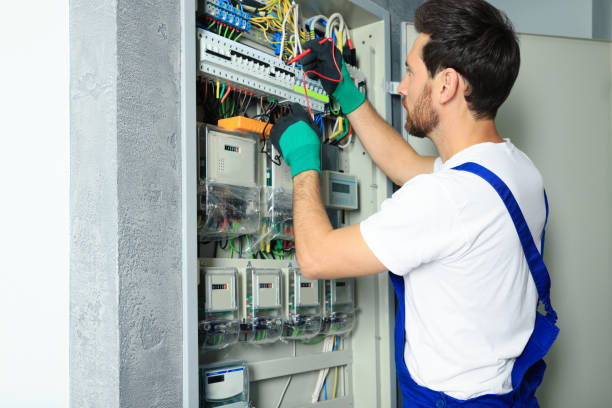 Best Commercial Electrician Services  in Middletown, CT